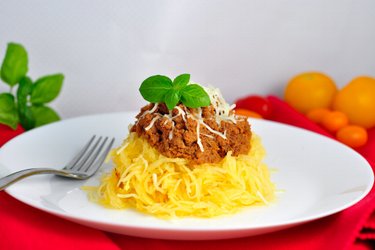 Tök "spagetti" darált pulykahússal, paradicsommártásban